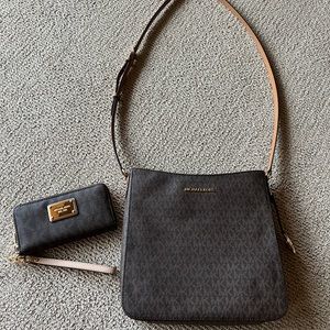 Michael Kors crossbody w/wallet
